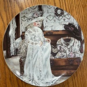 Collector Plate Heirlooms and Lace Series